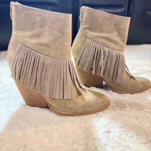 Women’s fringe tan ankle boots by Very Volatile Size 8
